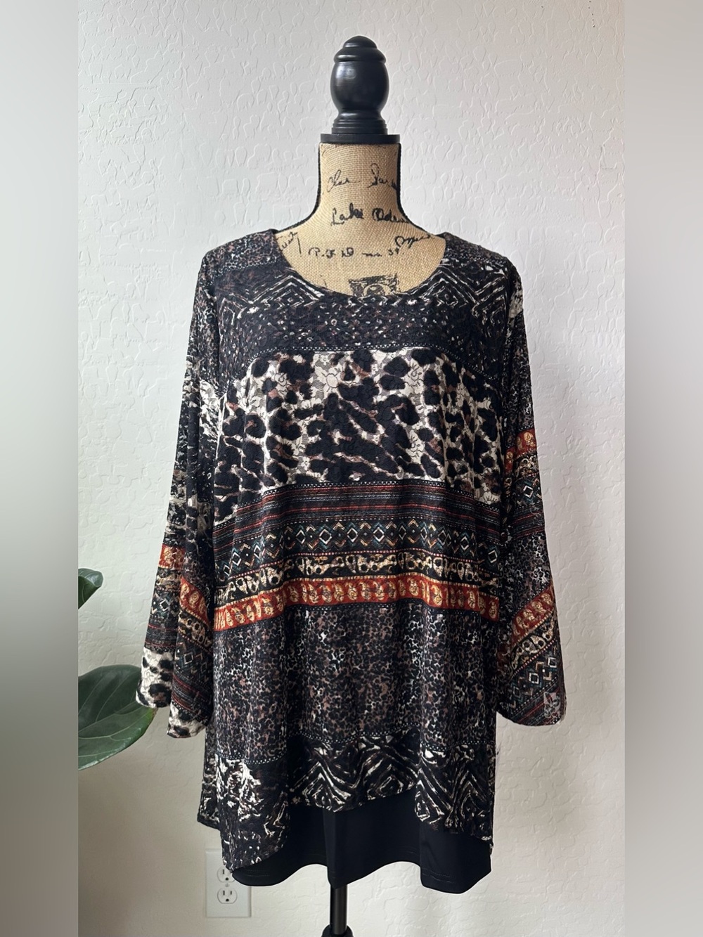 NWT Calessa Double Layered Mesh Animal Print Scoop Neck Tunic Size 1X